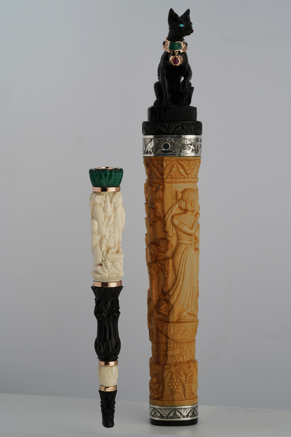 Jewellery art carved cigarette holder with black cat ebonite sculpture on the cover of the original case