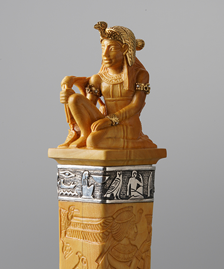 Sculpture of the girl with gold jewellery holding papyrus flowers